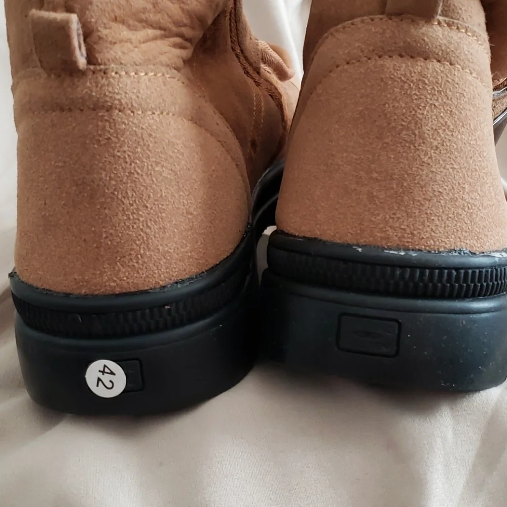 Faux Shearling Boots w/Velcro Close & Lug Sole Size 8